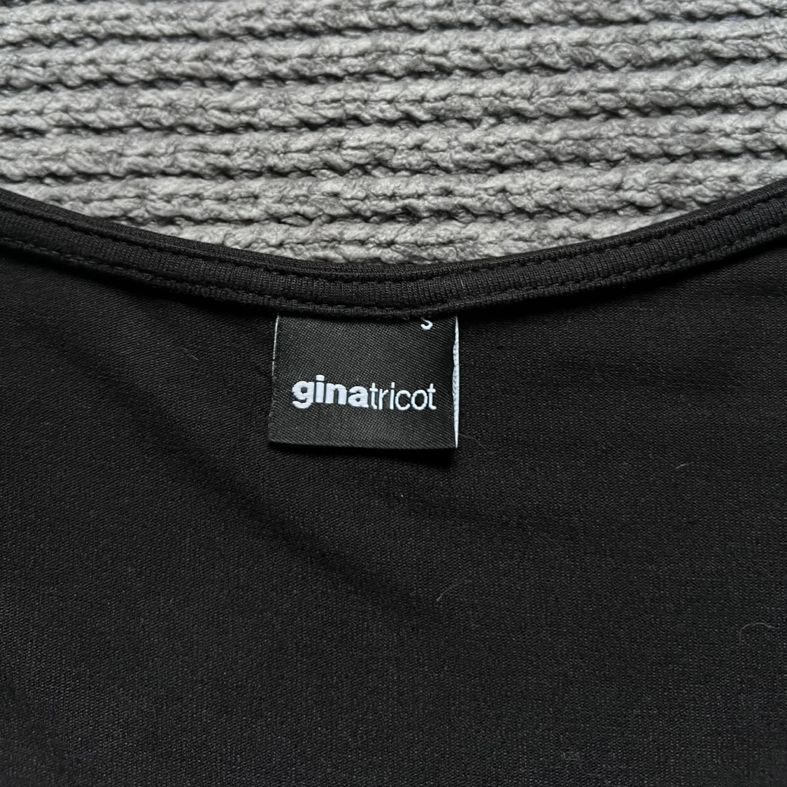 Svart topp Gina Tricot - 1