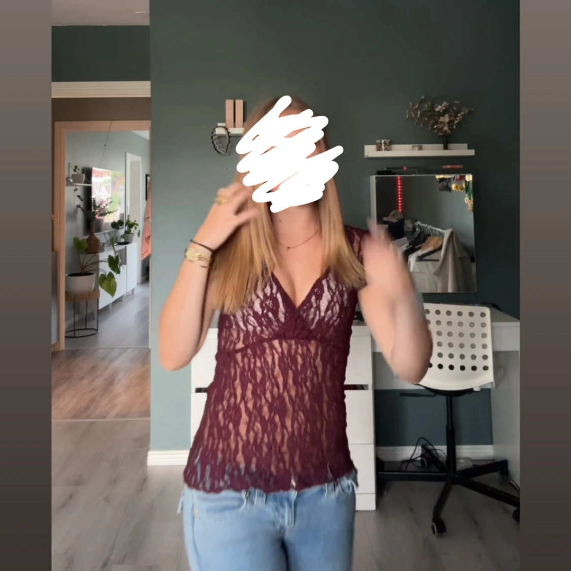 Vinröd lacetop från Nelly XS