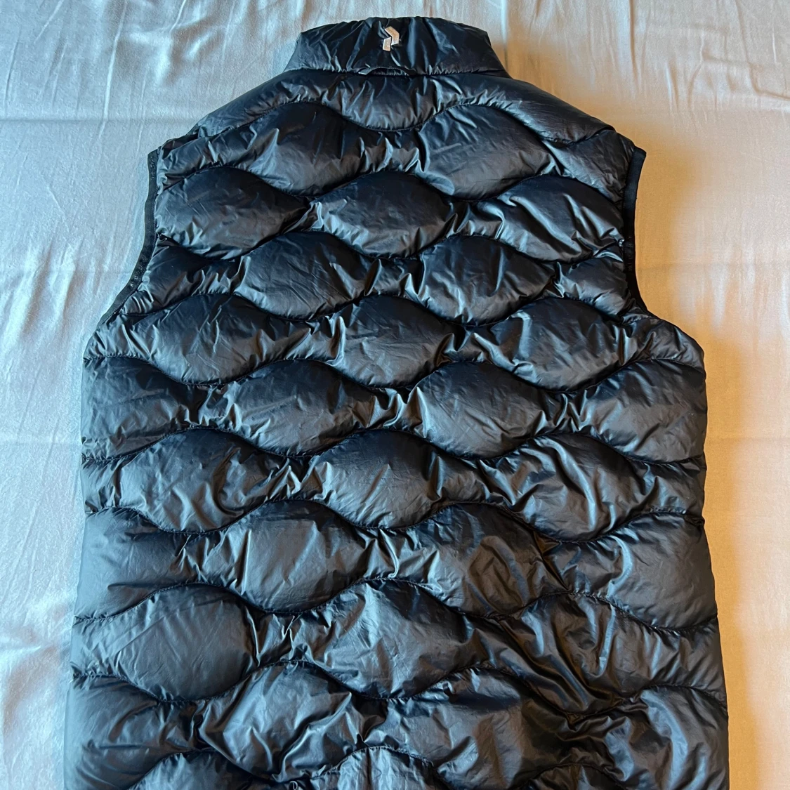 Svart dunväst från Peak Performance - 1