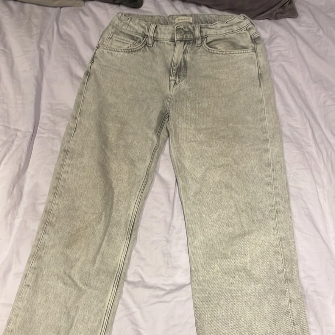 Grå jeans från GANT med raka ben