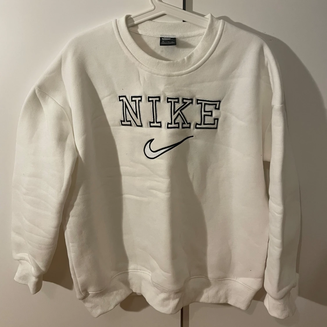 Vit sweatshirt från Nike i M - 1