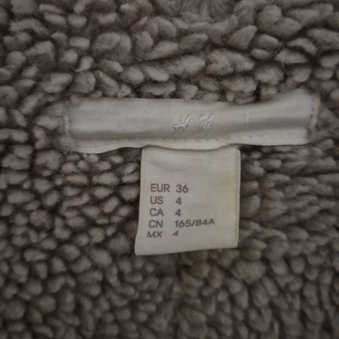 Beige teddyjacka med dragkedja från H&M - 4