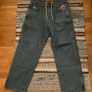 Butter Relaxed Loose Fit Jeans  - Butter jeans, bra skick, storlek 30, väldigt baggy