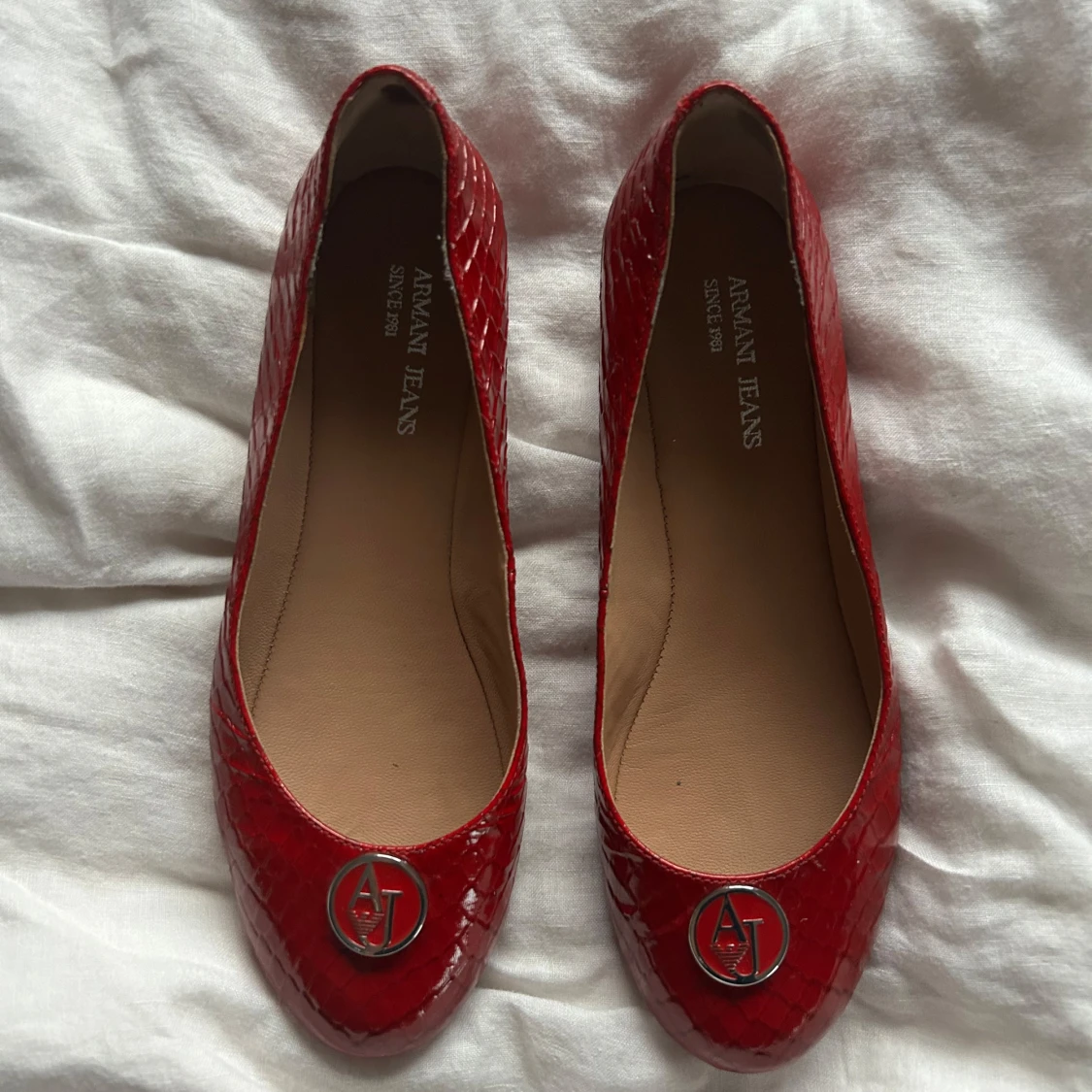 Röda ballerinaskor Armani Jeans - 4