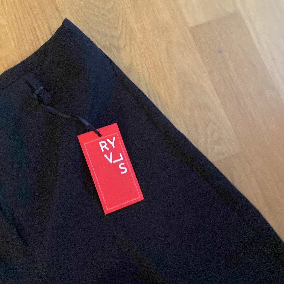 Svarta bootcut kostymbyxor från RYVLS - 1
