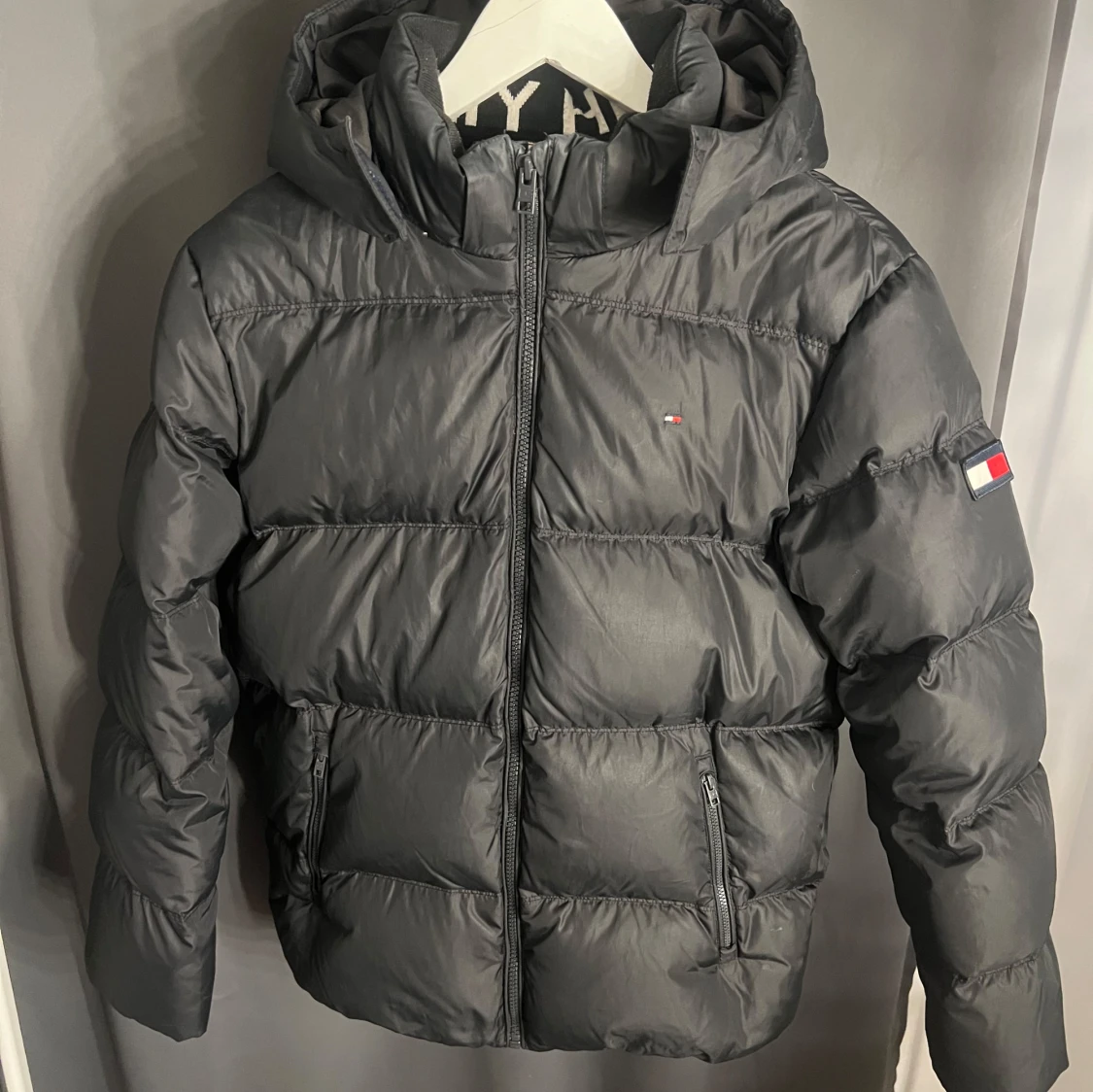 Svart pufferjacka Tommy Hilfiger - 4