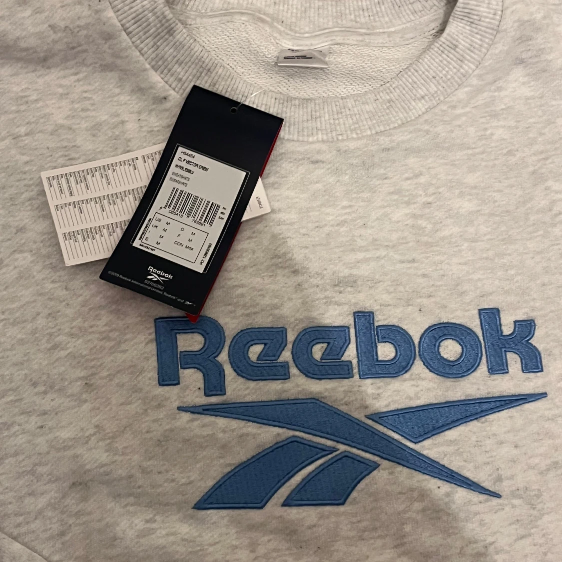 Grå Reebok sweatshirt med blå logga - 1