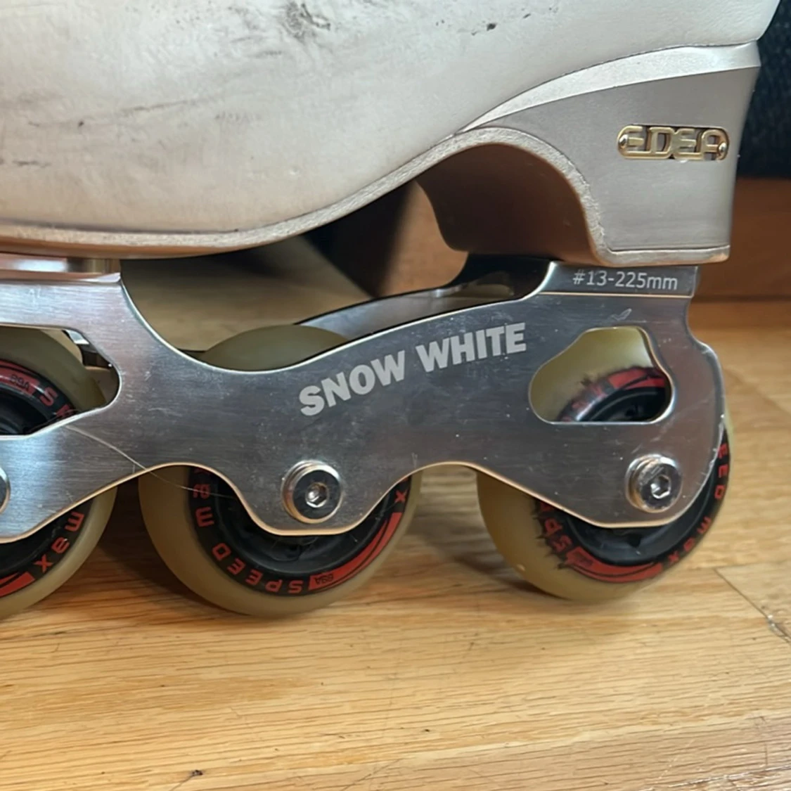 Konståknings skridskor+Snow White inlines  - 1