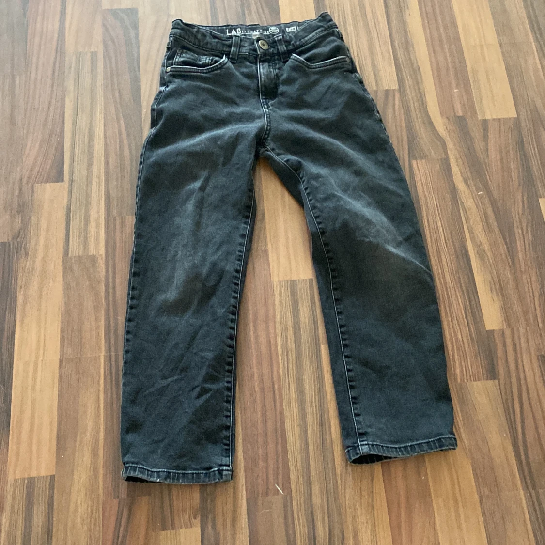 Svarta baggy jeans från LAB Industries 146cm