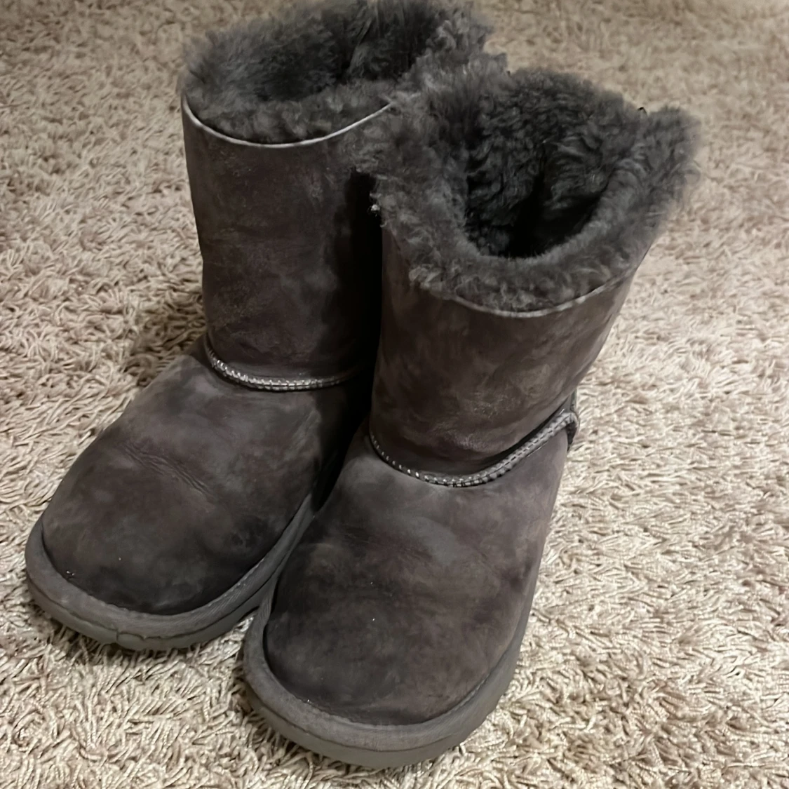 Grå UGG boots med rosetter - 1