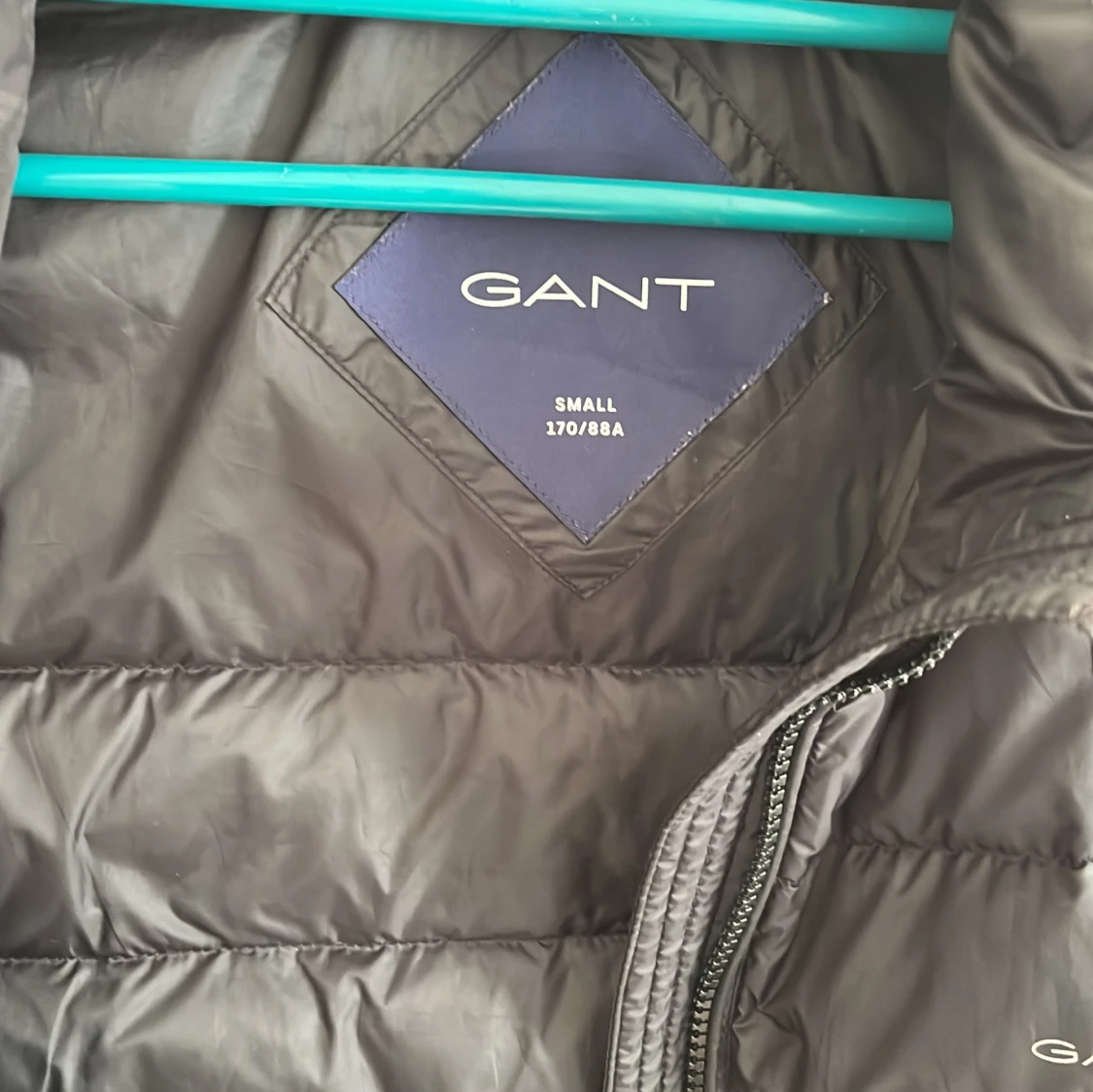 Svart dunväst från Gant, Small - 3