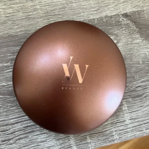 Ida Warg Silk Bronzer 20 Morena - Har endast testat 2 gånger, inte riktigt min färg! Nypris: 249kr