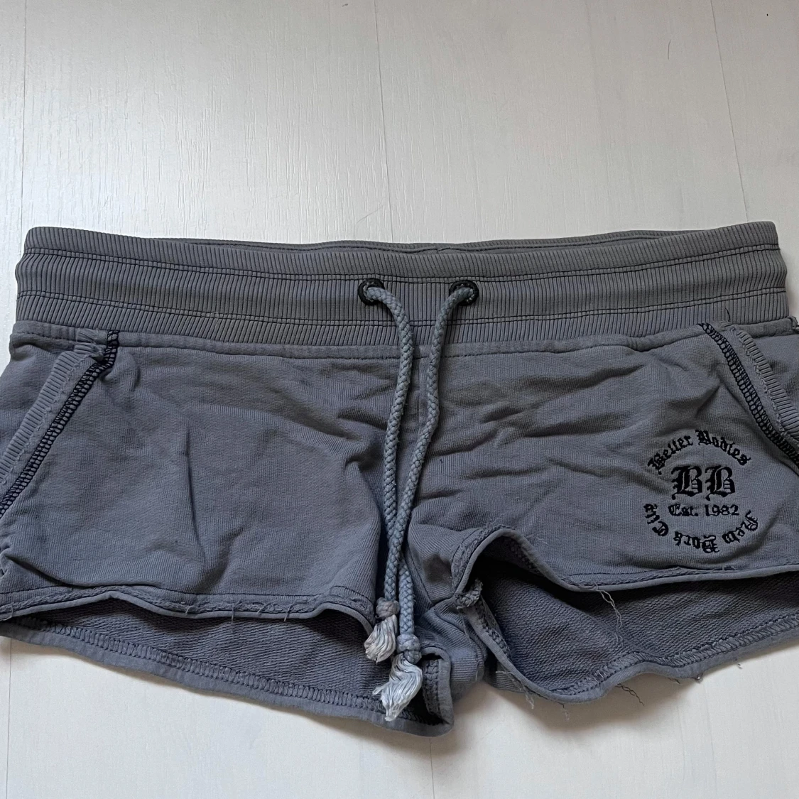 Gråa Better Bodies shorts