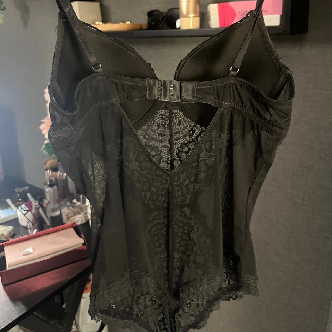 Svart spetsig korsett med justerbara band - 2