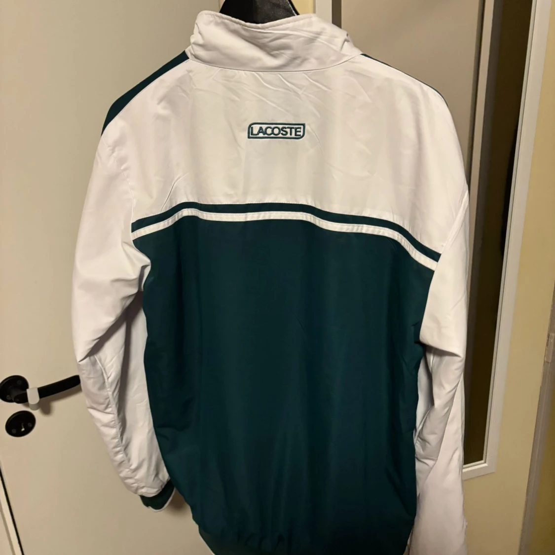 Vit och grön vindjacka från Lacoste - 1