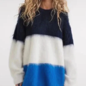 Mohair tröja H&M  - Super snygg mohair tröja i storlek xs men oversized i modellen, slutsåld från hm !