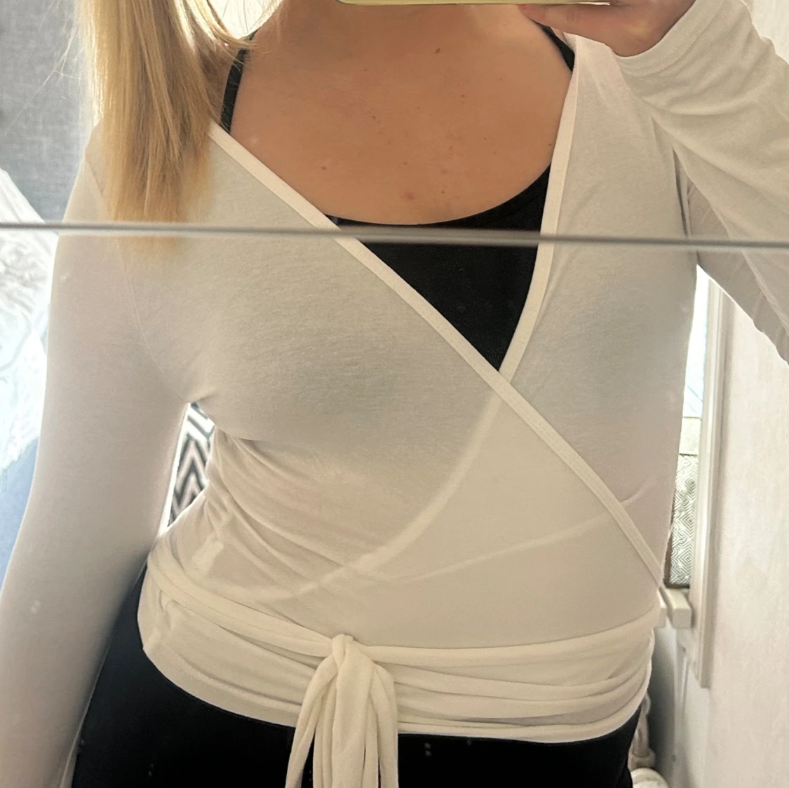 Vit omlottopp med knytband - 1