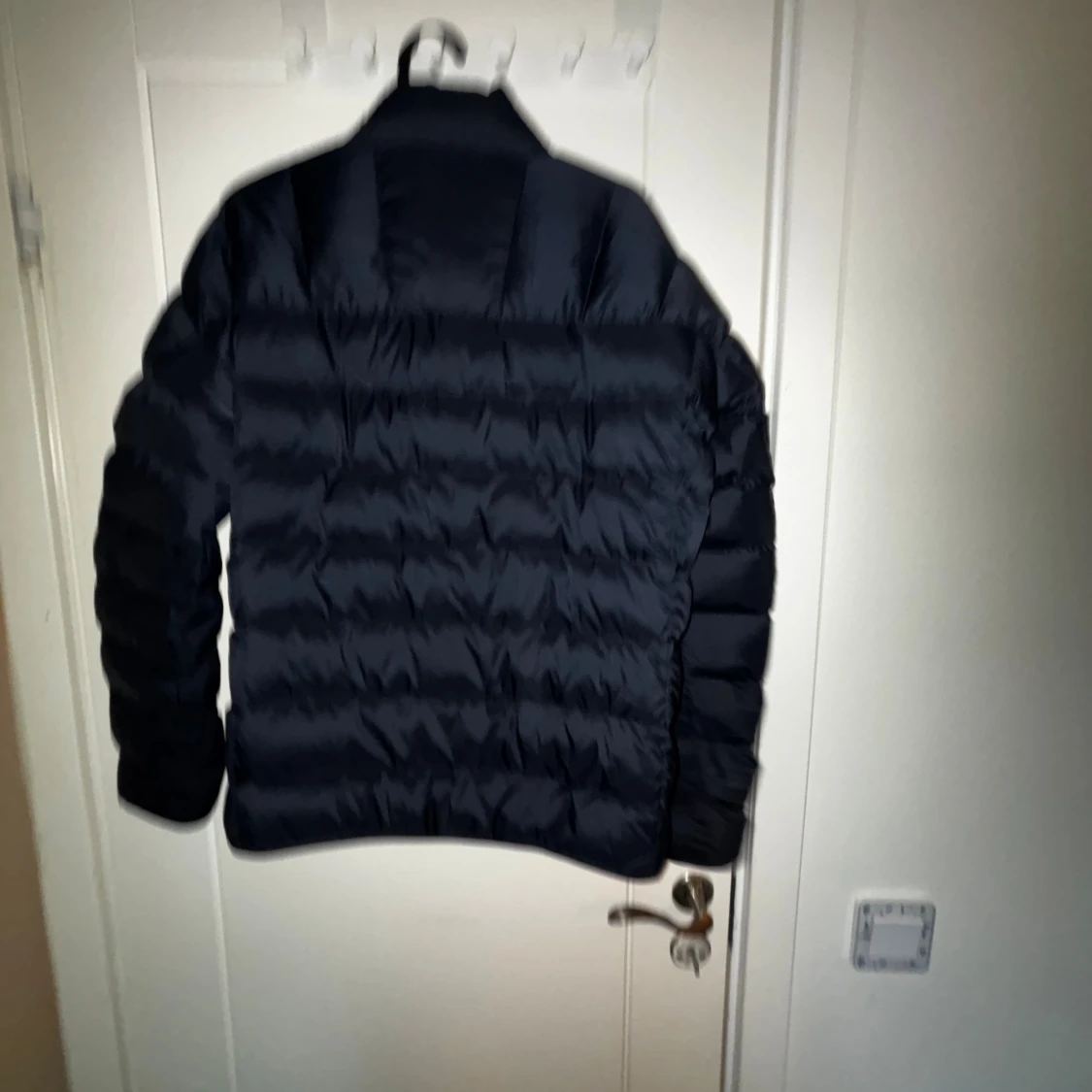 Svart dunjacka från Uniqlo  - 2