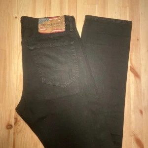 Svarta jeans från Ralph Lauren - Svarta jeans från Ralph Lauren Denim & Supply. W30 L34. Skriv om ni har frågor. Väldigt fint skick