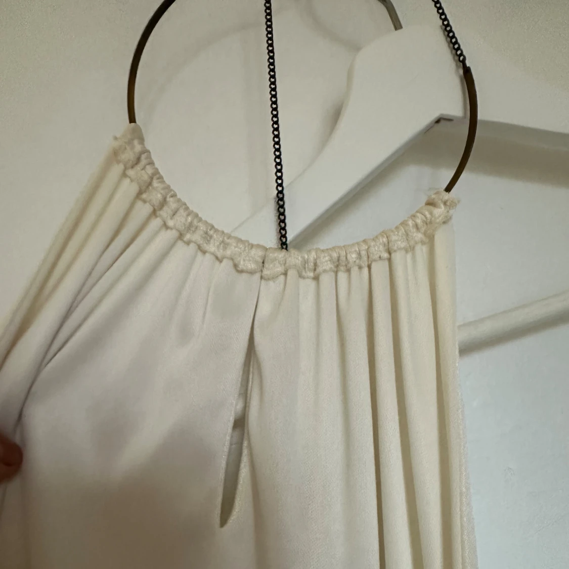 Champagnefärgad halterneckklänning Forever21 - 3