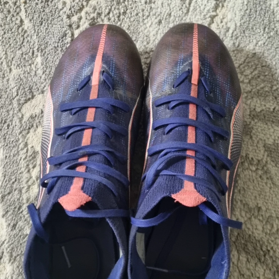 Blå fotbollsskor med rosa  detaljer - 3