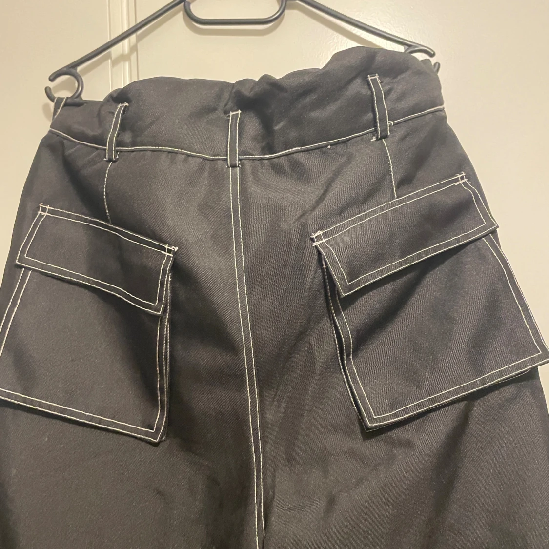 Svarta bluewear byxor med foder o kontrastsömmar - 4