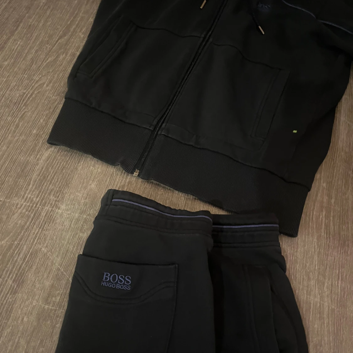 Mörkblå tracksuit från Hugo Boss - 2