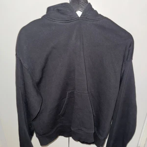 Ginatricot hoodie  - Hej säljer denna svarta Gina hoodien