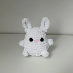 Virkmönster - Kanin - Säljer mönster på denna söta kanin 🐰                       Betala 20kr + frakt, skicka ditt nummer, mejl eller skriv om du vill att jag ska skicka här på Plick, och så skickar jag mönstret direkt! Man kan även swisha till mitt nummer om man vill slippa betala frakt, isåfall skickar jag det till dig.