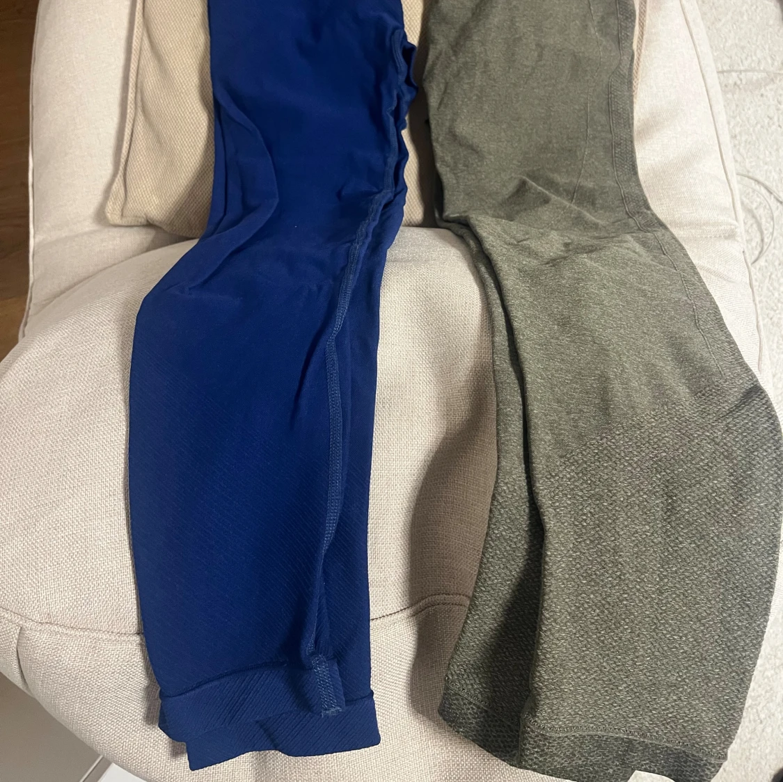 Blå och grå leggings med medel hög midja - 1