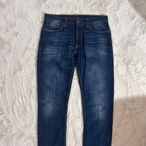 Nudie Jeans Lean Dean - Tja! Säljer ett par as schysta nudie jeans med en as nice tvätt | Skick 9.5/10 Jättebra | Modell: Lean Dean, väldigt eftertraktad modell| Storlek 33/32 | Nypris 1699kr | Mitt pris 599kr | Hör av dig vid funderingar eller frågor 