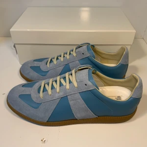 Maison margiela gats blå - Ett par superfeta gats i storlek 44, box och dustbags fås med, skickar samma dag!