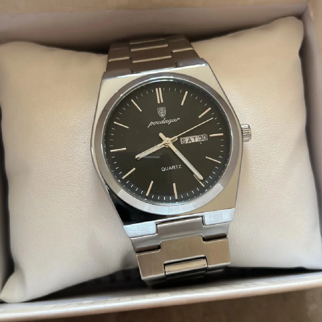 Silverfärgad klocka från Poedagar - 1