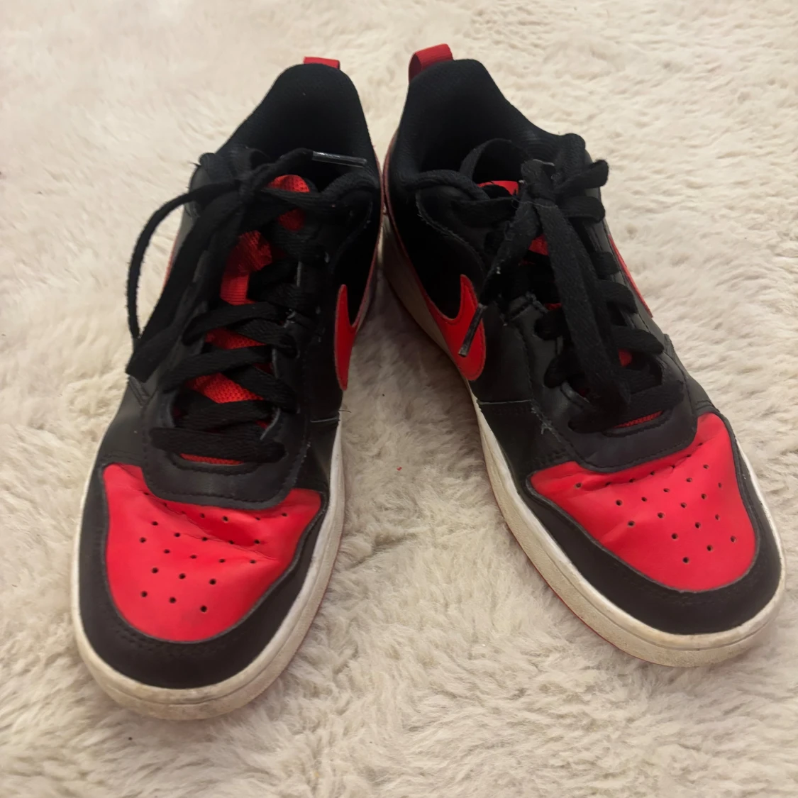 Nike Jordan 1 Low svart/röd 37