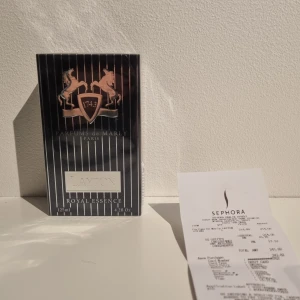 Parfums de Marly Layton Royal Essance 125ml - Layton från Parfums de Marly, Paris. Eau de Parfum, 125 ml. Lyxig och elegant för dig som vill sticka ut. Originalförpackning, köpt på Sephora.