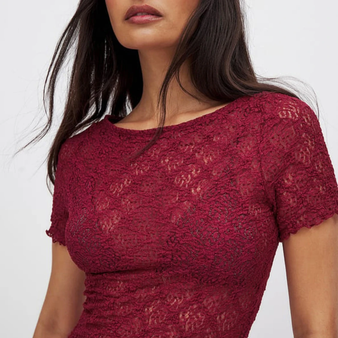 Vinröd spetsblus från NA-KD - 1
