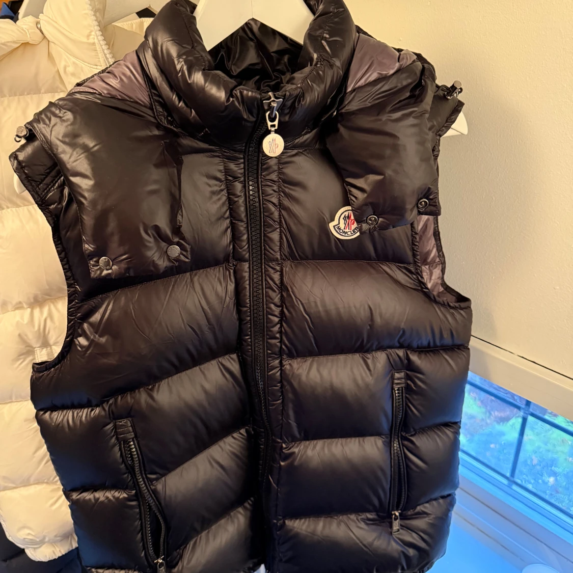 Svart dunväst från Moncler