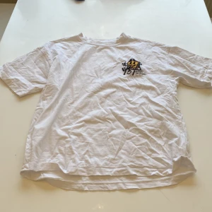 T-shirt Zara - Vit T-shirt från Zara, size 11-12, 152cm