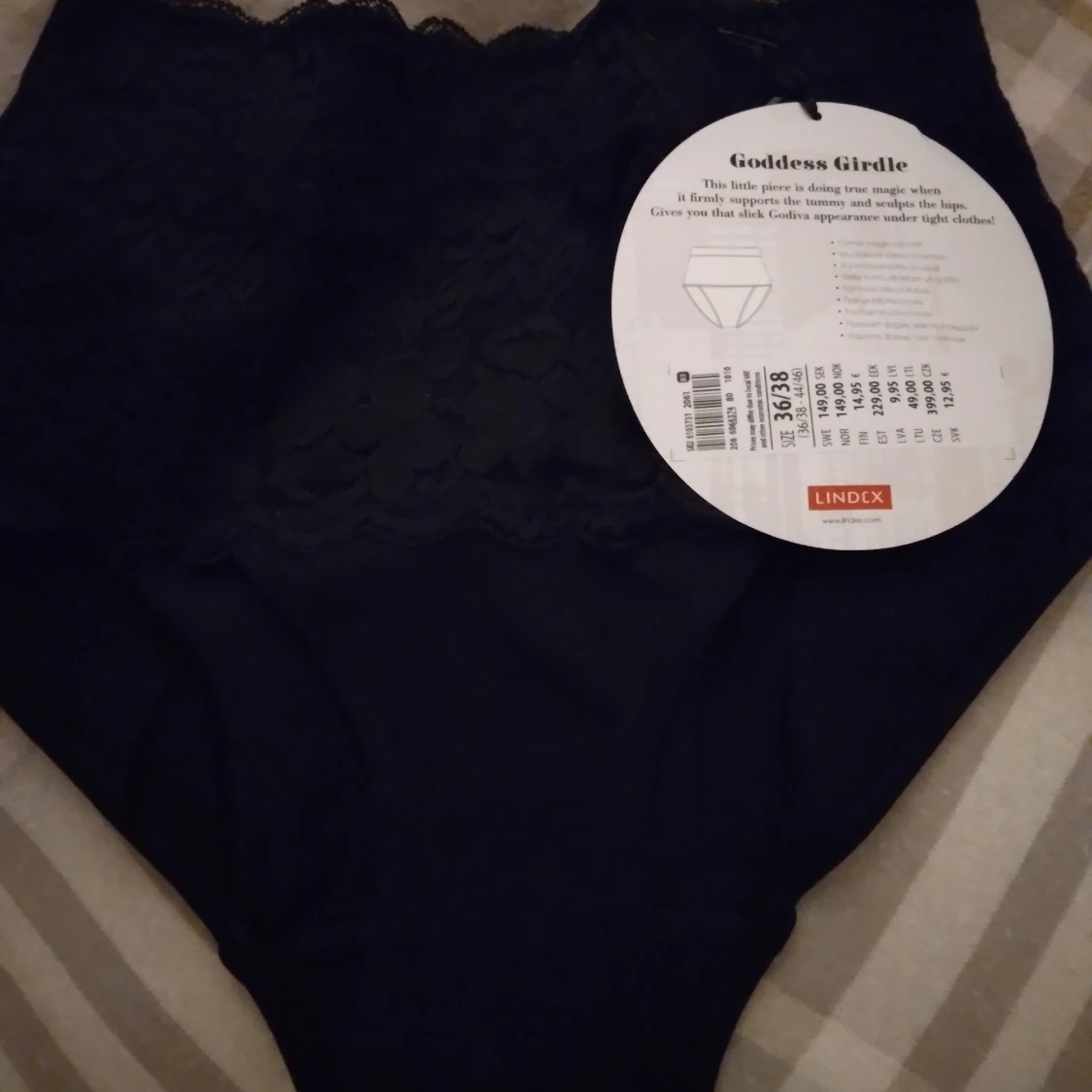 HELT NYA OANVÄNDA Svarta shapingbyxor med spets från Lindex, 36-38. - 1