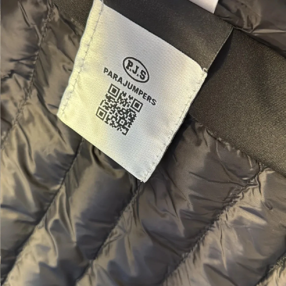 Svart dunväst från Parajumpers - 4