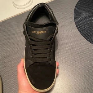  Saint Laurent  - Säljer riktigt fett Saint laurent skor | Garanterat att du får alla brudar när du använder Saint laurent skor | storlek 40 skriv vid frågor 🙌