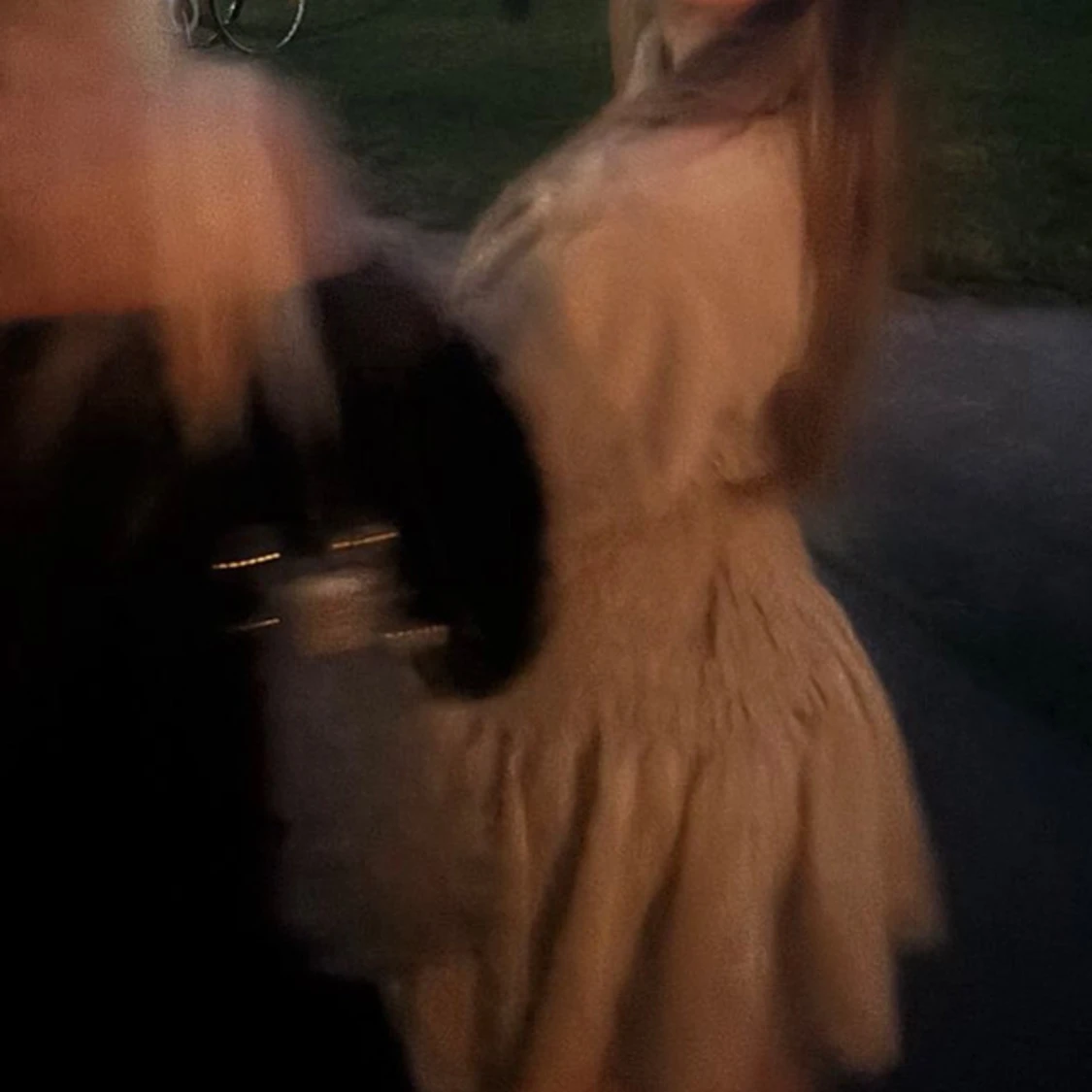 Beige kort klänning med smock - 1