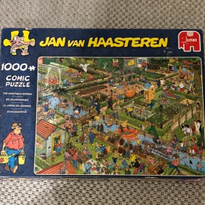 Pussel - Pussel från Jan Van Haasteren i bra skick. Kan saknas några bitar. 