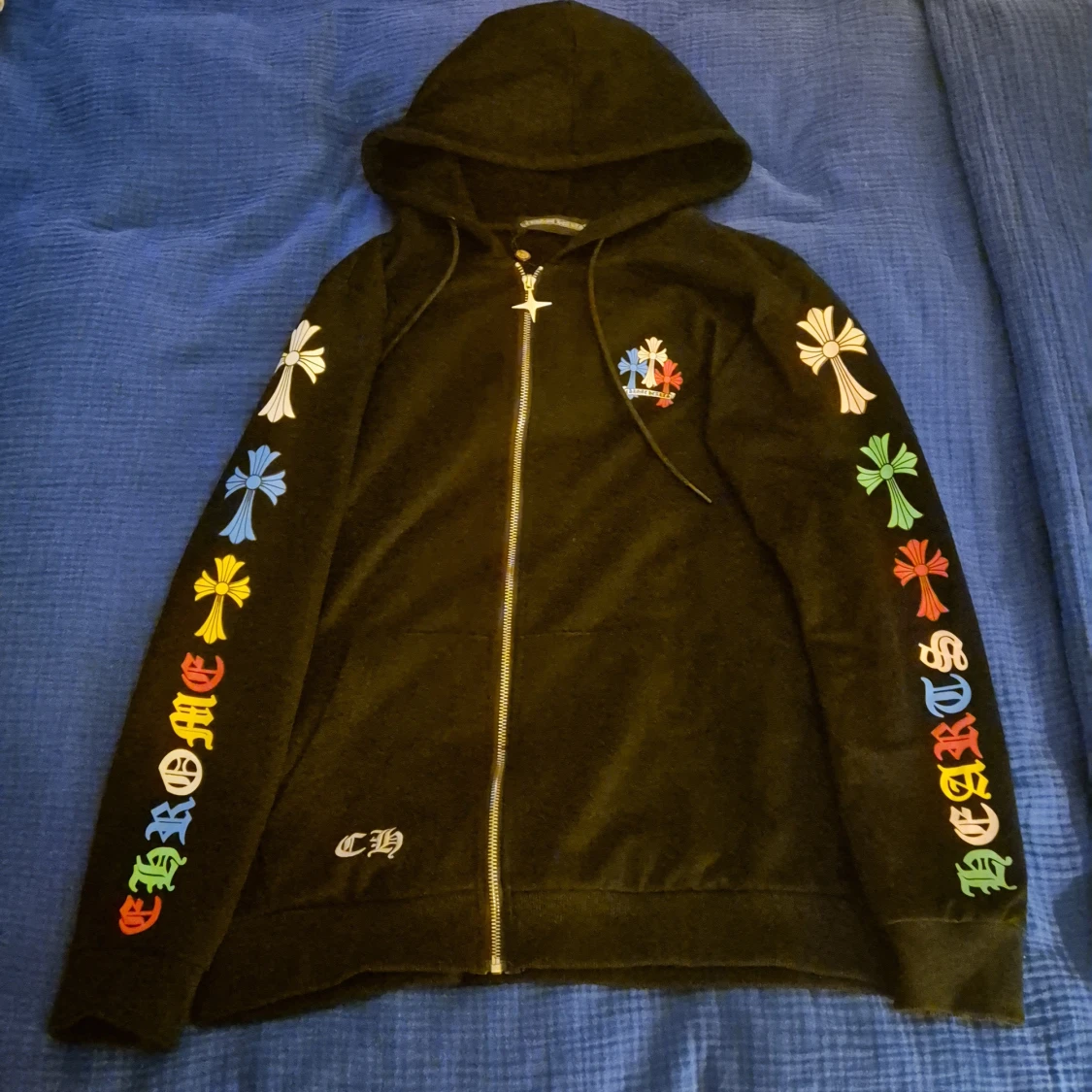 Svart Chrome Hearts hoodie med färgglada kors