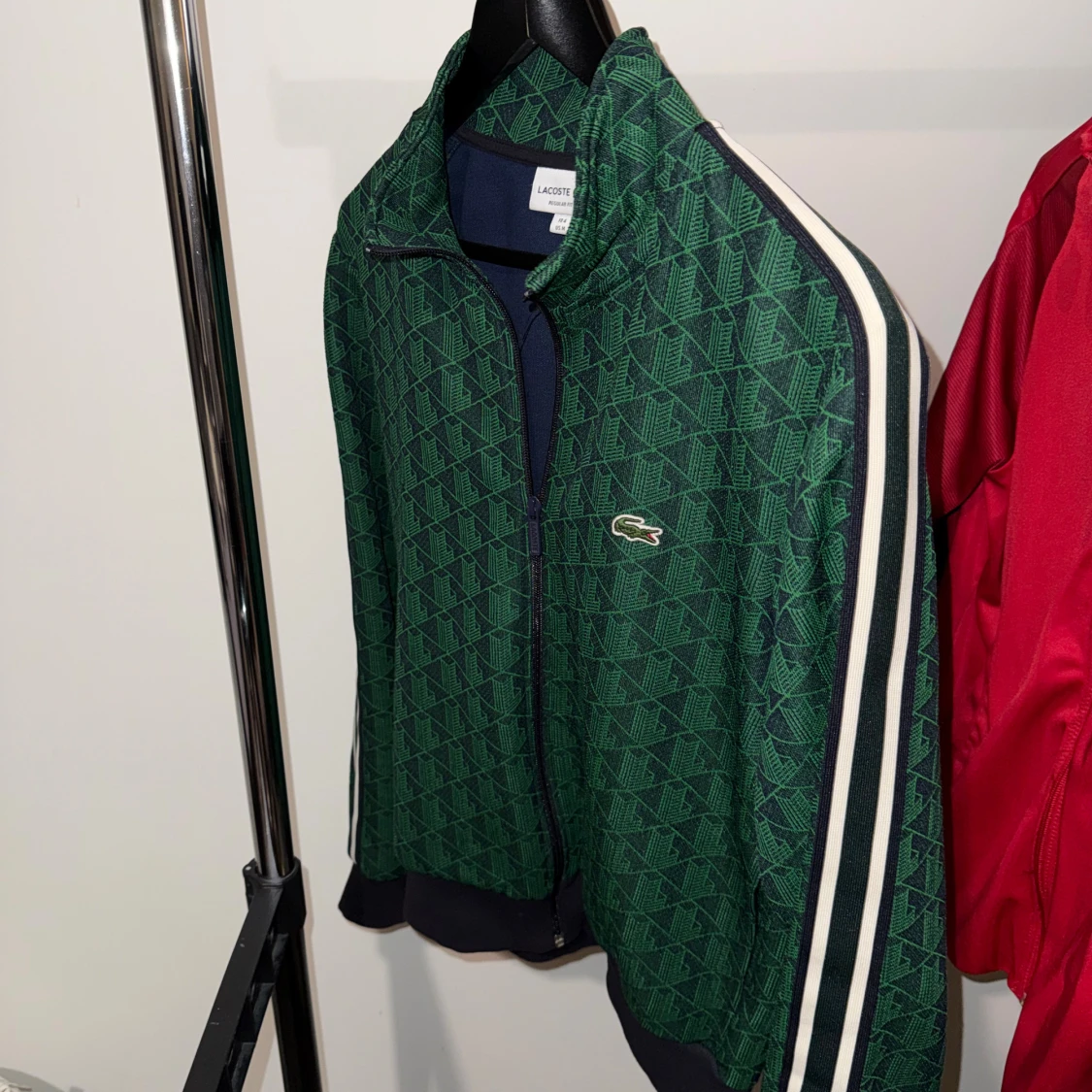 Grön mönstrad vindjacka från Lacoste - 1