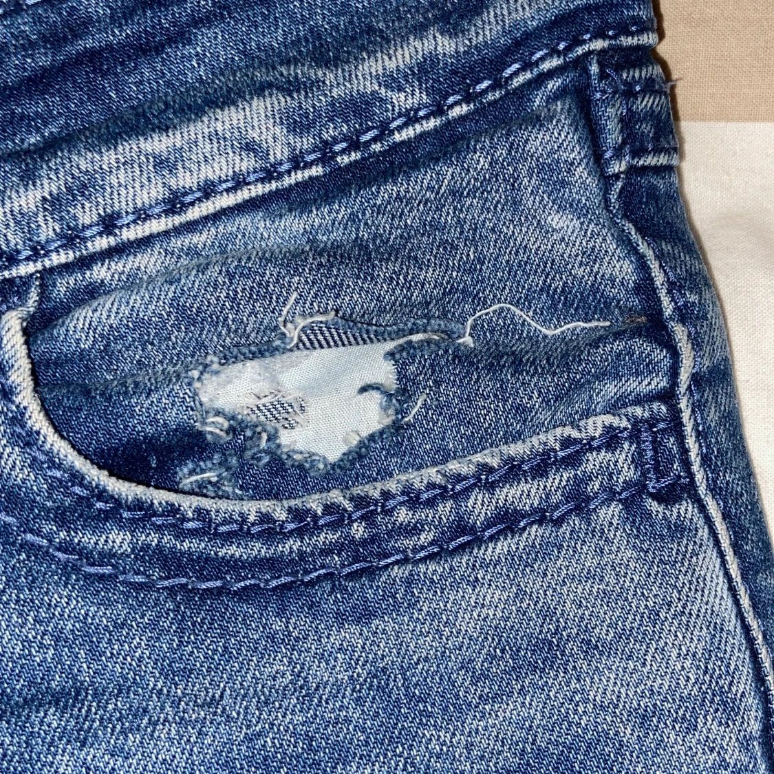 Blå jeans med rosett från Gina Tricot - 3