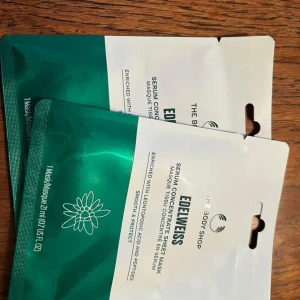 Edelweiss serum sheet mask - Två stycken Edelweiss serum concentrate sheet mask från The Body Shop. Maskerna är berikade med lentopodic acid och peptider för att ge huden en smooth och skyddande känsla.