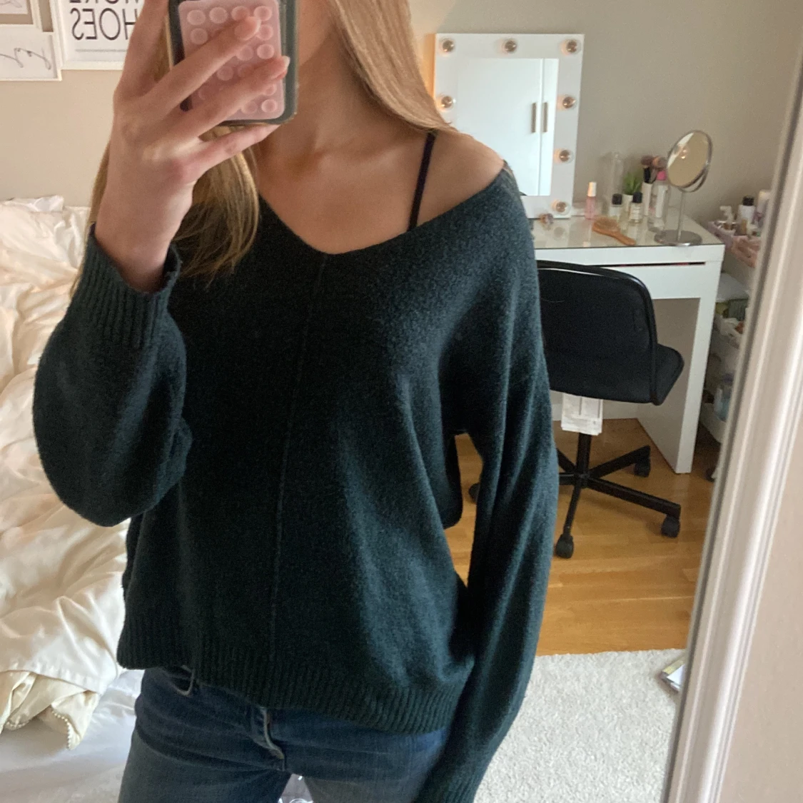 Mörkgrön stickad v-ringad tröja