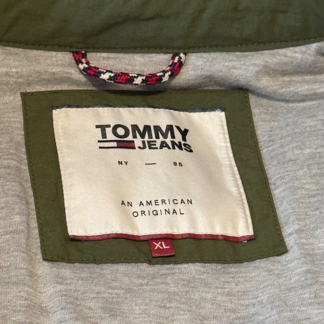 Olivgrön overshirt från Tommy Jeans XL - 4