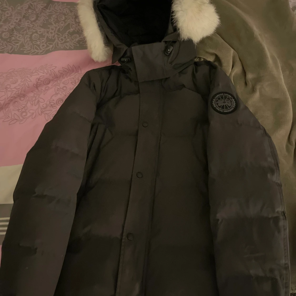 Grå dunjacka med päls från Canada Goose black label  - 4